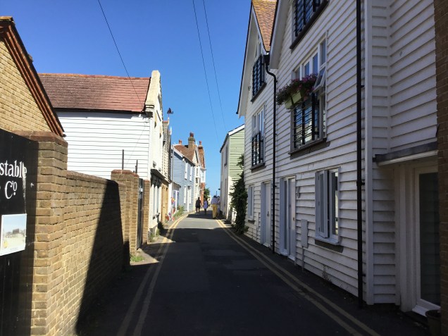 B7404359-B7C1-401D-B14F-CED04E2E2CDF