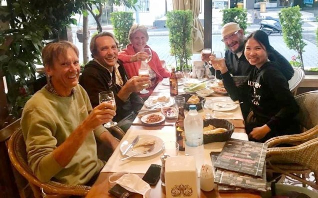 received_190093982387512-04